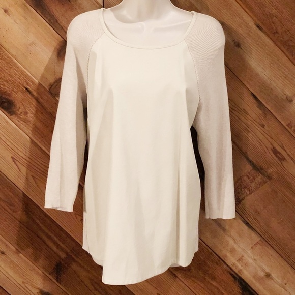 🆕 The Limited faux leather 3/4 sleeve scoop neck pullover swea… - Picture 2 of 10